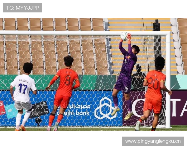 国足防守混乱丢2球 分工不清暴露短板